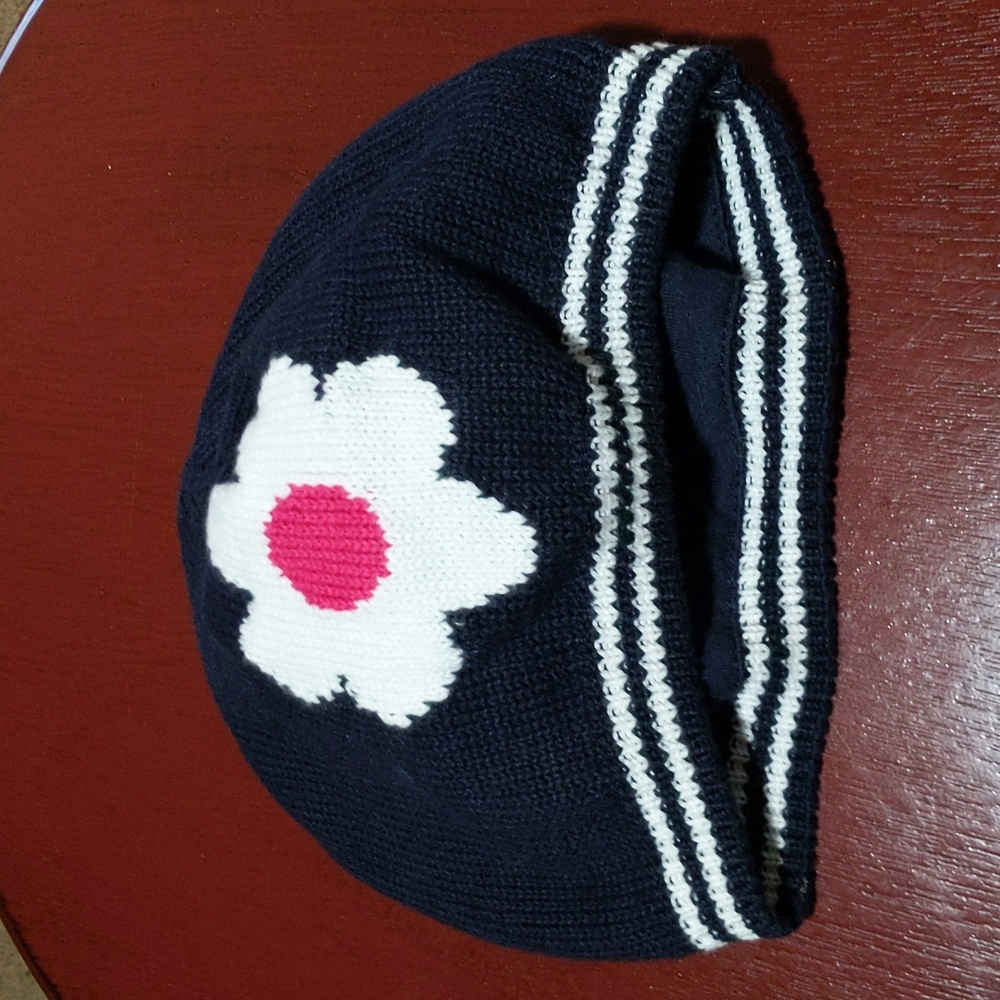 GAP Knit Cap Flower